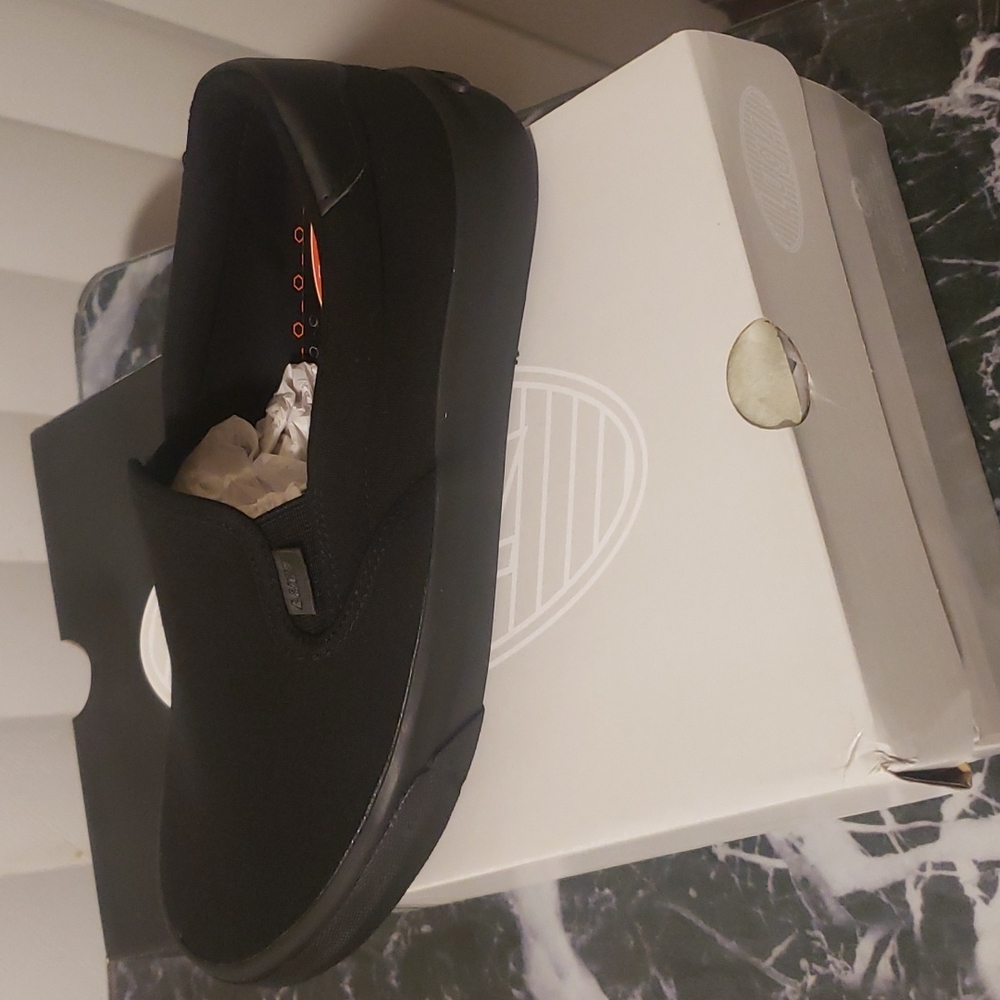 Unisex slip on sneakers